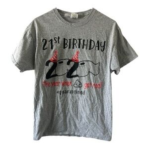 Fruit of the Loom Graphic T-Shirt – Size Medium